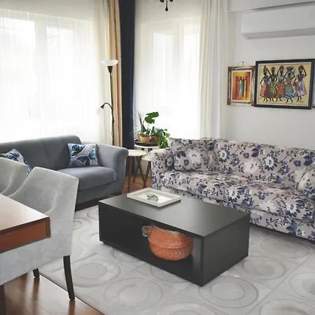 아파트 Fatos's Spacious 2br - Old Town 5 Min Away