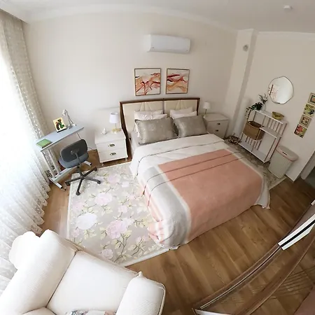 Apartman Fatos's Spacious 2br - Old Town 5 Min Away