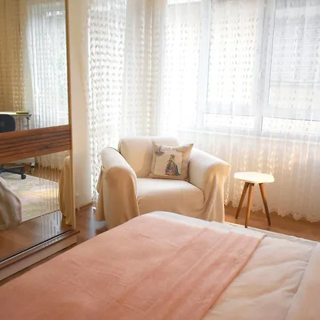 Fatos's Spacious 2br - Old Town 5 Min Away