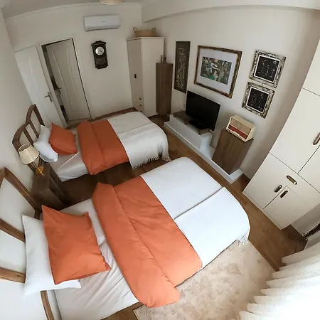 Fatos's Spacious 2br - Old Town 5 Min Away *