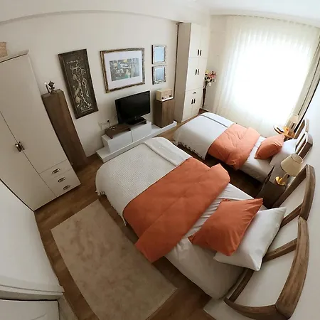 Fatos's Spacious 2br - Old Town 5 Min Away Apartman *