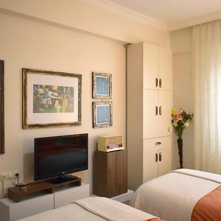 Fatos's Spacious 2br - Old Town 5 Min Away 아파트 *